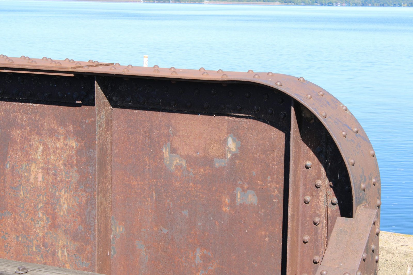 Girder end detail and missing plaque (main span)